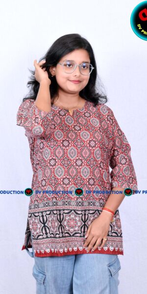 short kurti maroon border